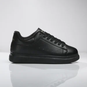 Lightweight casual sneakers