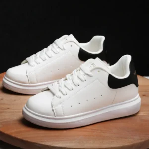 Lightweight casual sneakers - White